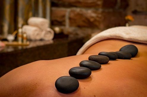 Le massage aux pierres chaudes pour une TRES PROFONDE RELAXATION